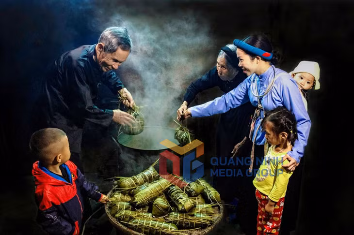 Tết vùng cao của gia đình Sán Chỉ. Ảnh: NSNA Dương Phượng Đại