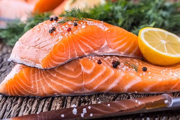 Thường xuyên bổ sung thức ăn chứa Omega-3 có nhiều trong cá