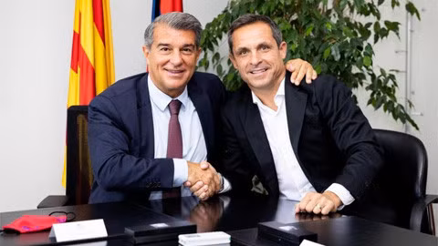Sergi Barjuan tạm thời dẫn dắt Barca trong khi chờ Xavi ảnh 1