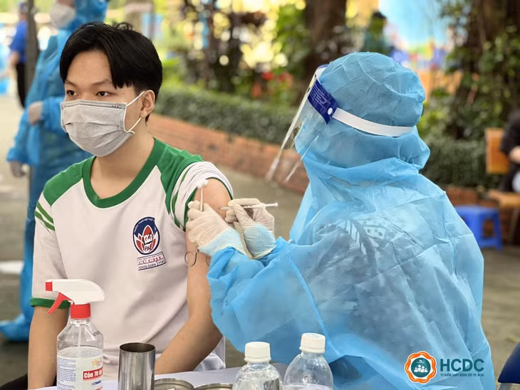 Chuyên gia nói về nguy cơ biến đổi gen, ung thư, vô sinh và vắc xin phòng COVID-19 cho trẻ
