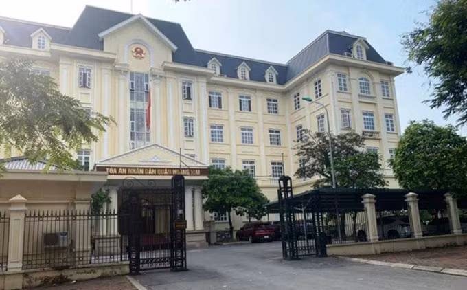 Trụ sở Toà án nhân dân quận Hoàng Mai, nơi có phòng làm việc phát hiện thi thể của thẩm phán Tạ Văn K.