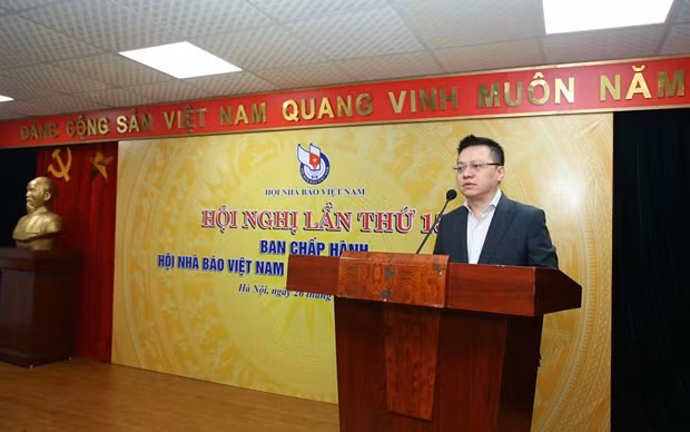 Nha bao Le Quoc Minh giu chuc Chu tich Hoi Nha bao Viet Nam hinh anh 1