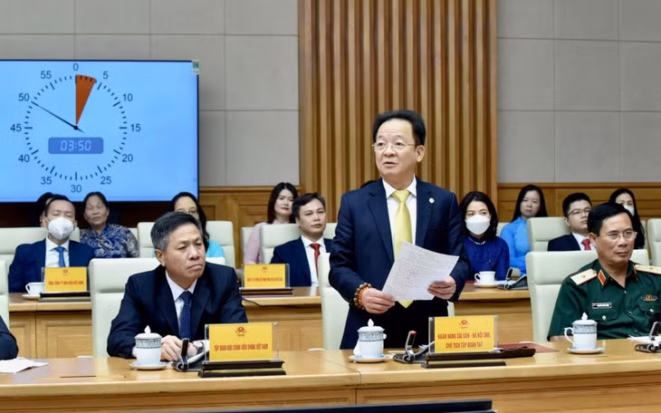 Chủ tịch HĐQT Tập đoàn T&amp;T Đỗ Quang Hiển phát biểu ý kiến tại buổi gặp mặt.