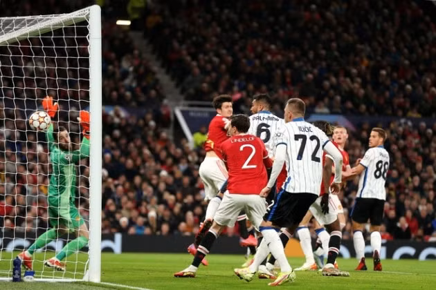 Hàng thủ Man Utd vẫn chưa thể mang đến sự an tâm.