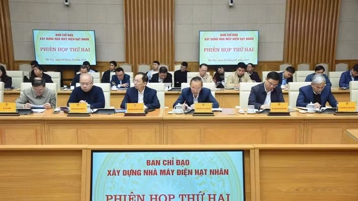 Đại diện lãnh đạo các bộ, ngành tại phiên họp. (Ảnh: TRẦN HẢI)
