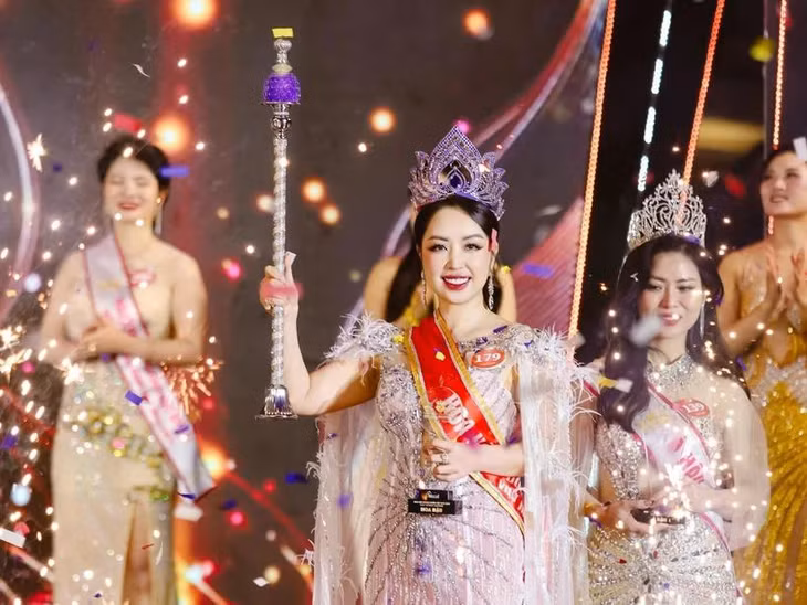 Tân Hoa hậu được đánh giá có vẻ đẹp phúc hậu, quý phái và đặc biệt thân thiện. (Ảnh: PV)