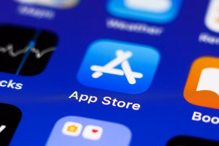 Ứng dụng chứa mã độc này xuất hiện có cả trên App Store và Play Store.(Ảnh: Macmagazine)