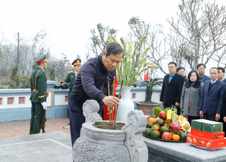 Đồng chí Bí thư Tỉnh ủy thăm, động viên cán bộ, công nhân Công ty Cổ phần Than Đèo Nai – Cọc Sáu ảnh 1 Đồng chí Bí thư Tỉnh ủy thăm, động viên cán bộ, công nhân Công ty Cổ phần Than Đèo Nai – Cọc Sáu ảnh 1