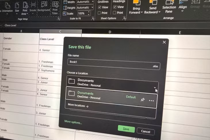 Office miễn phí chỉ hỗ trợ lưu file lên OneDrive. Ảnh: Digital Trends.