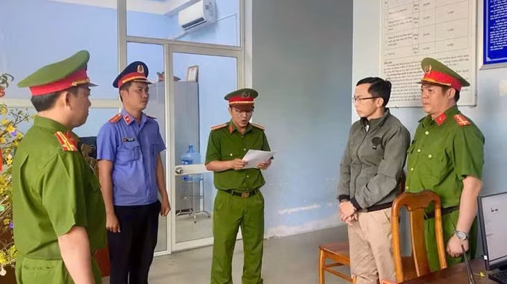 Cơ quan Công an bắt tạm giam thầy giáo Hải.
