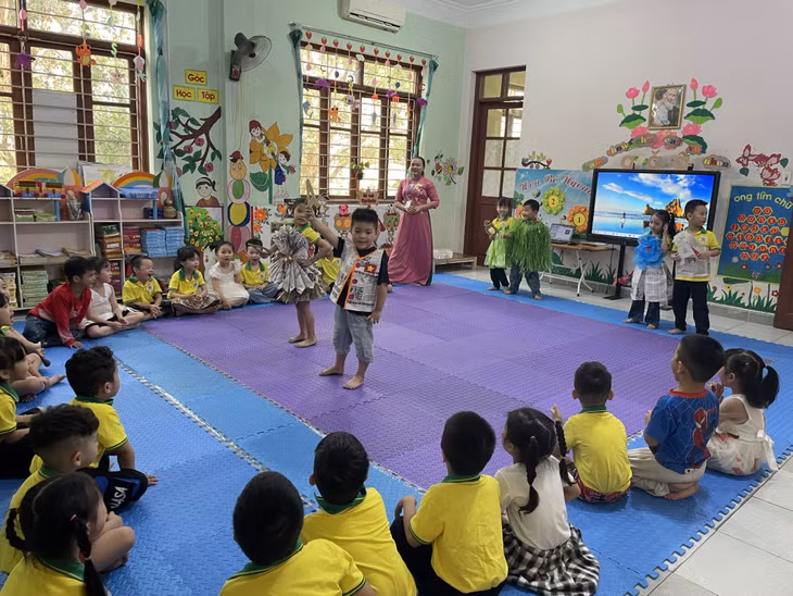 Một tiết học của trẻ em mầm non tại Trường Mầm non xã Thượng Yên Công (TP Uông Bí).