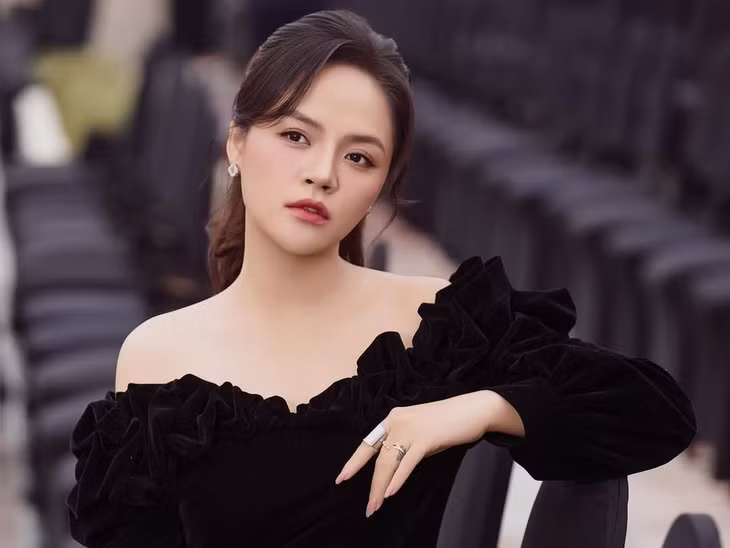 Thu Quỳnh rạng rỡ ở tuổi 37.