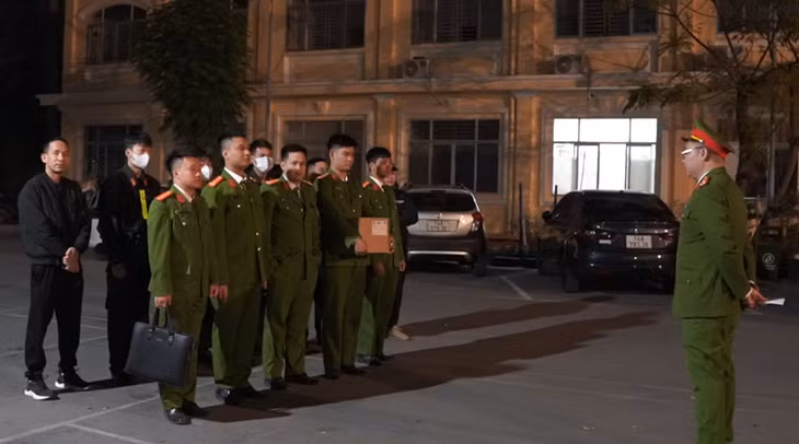 Công an thị xã Quảng Yên ra quân kiểm tra, test nhanh ma túy tại các cơ sở kinh doanh có điều kiện.