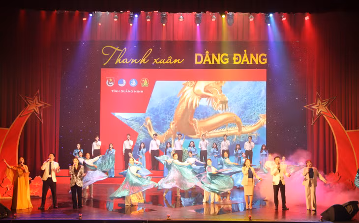 Các tiết mục trong chương trình nghệ thuật “Tuổi trẻ Quảng Ninh tự hào, vững tin theo Đảng” được dàn dựng công phu.