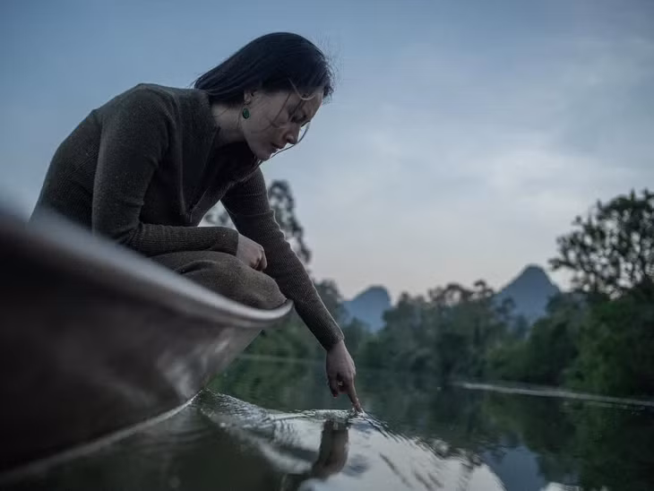 Trong 1982, Đỗ Thị Hải Yến vào vai một nữ đạo diễn bị phá sản, cần tiền làm phim - Ảnh: ĐPCC