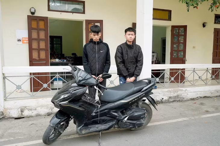 Hai đối tượng tại cơ quan Công an.