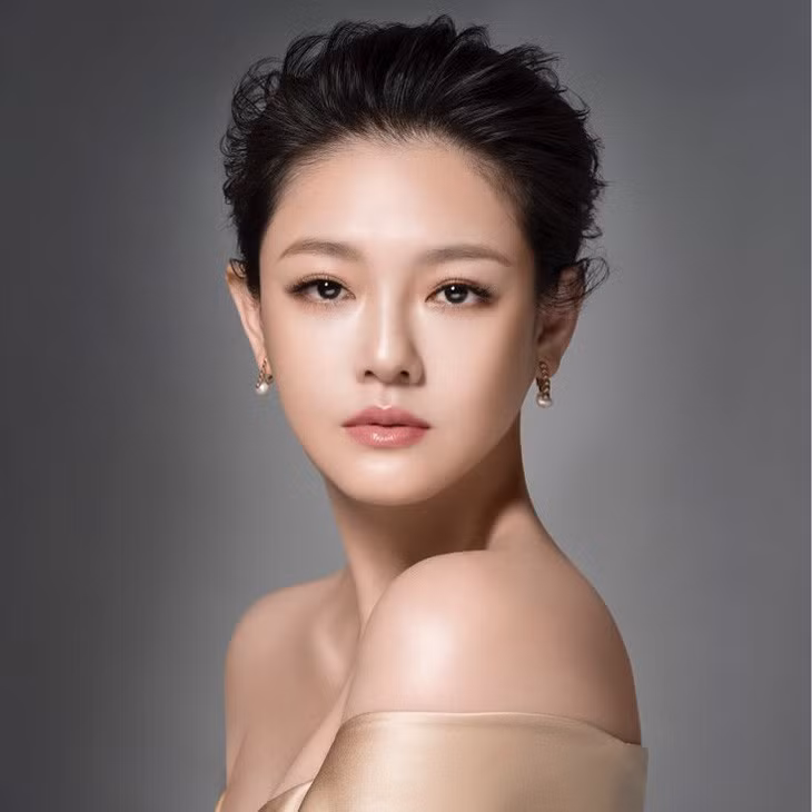 Từ Hy Viên thời trẻ đẹp trong sáng, khi lớn tuổi hơn thì đẹp mặn mà - Ảnh: Instagram nhân vật