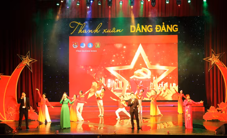 ... và thể hiện tinh thần, khát vọng của tuổi trẻ trước một năm mới, một mùa xuân mới với nhiều sự kiện chính trị quan trọng của Đảng, của đất nước và của tỉnh.