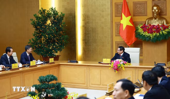 Thủ tướng Phạm Minh Chính tiếp đồng chí Trần Cương, Bí thư Khu ủy Quảng Tây (Trung Quốc). (Ảnh: Dương Giang/TTXVN)