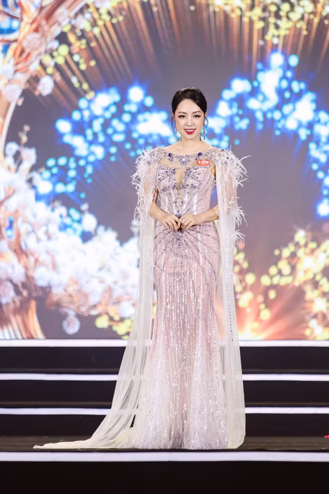 Hoa hậu Hoàng Thu Thủy "muốn lan tỏa những giá trị của nữ doanh nhân hoạt động trong ngành tài chính, ngân hàng, đặc biệt là bảo hiểm." (Ảnh: CTV)