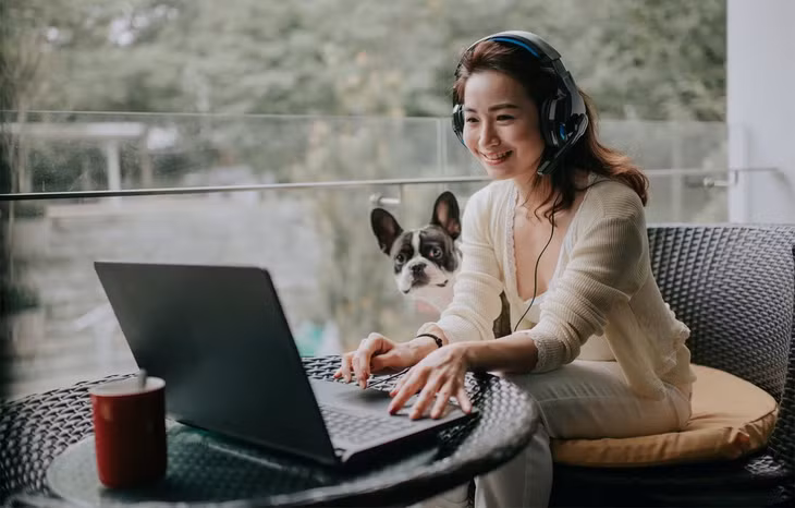 Ngủ đủ giấc, ăn đủ chất giúp trở lại guồng quay công việc một cách đầy năng lượng sau kỳ nghỉ lễ - Ảnh: REUTERS
