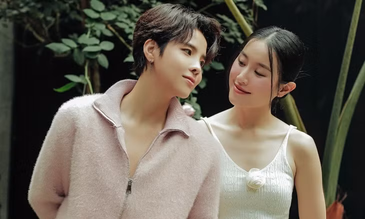 Vũ Cát Tường và bạn đời diễn tình tứ trong MV "Từng là" phát hành năm ngoái.
