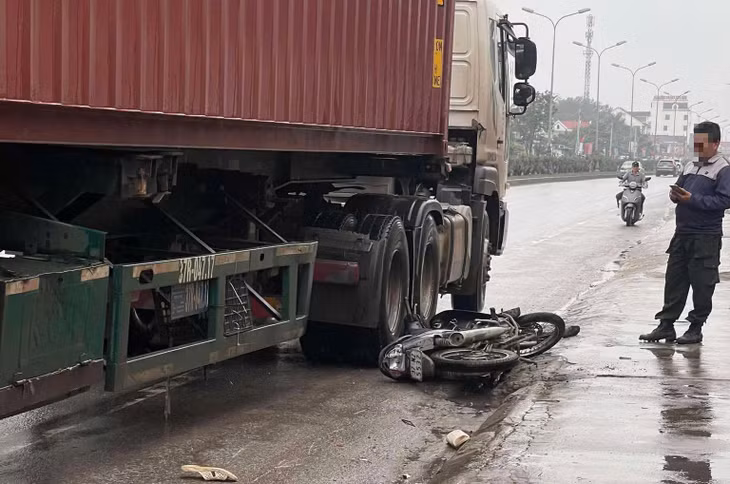 Hiện trường vụ tai nạn khiến người đàn ông tử vong (Ảnh: MXH).