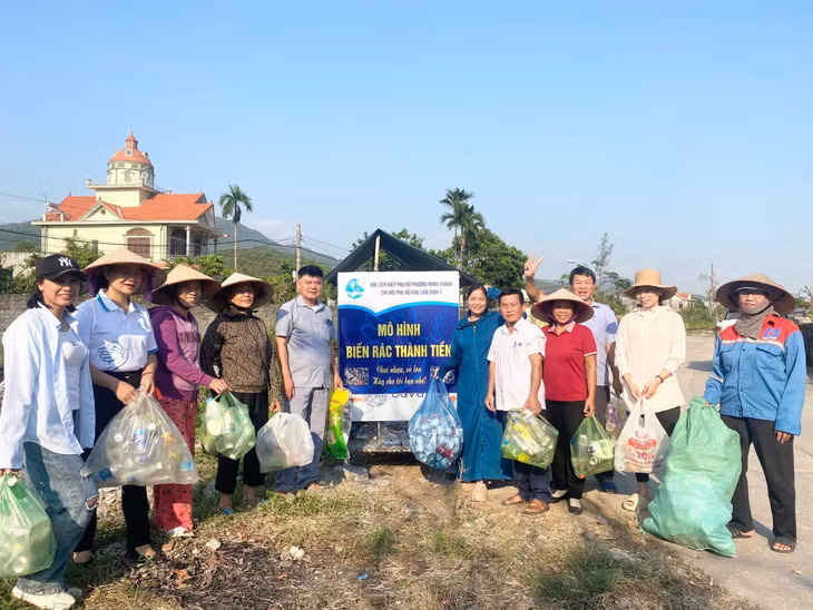 Mô hình biến rác thành tiền "Ngôi nhà xanh" của Hội LHPN phường Minh Thành (TX Quảng Yên) giúp nâng cao ý thức của người dân về bảo vệ môi trường dân cư.
