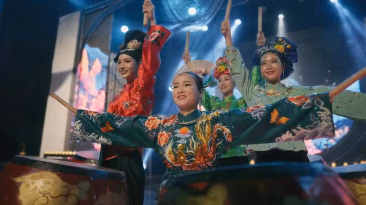 Màn hòa tấu trống đặc sắc trong MV.
