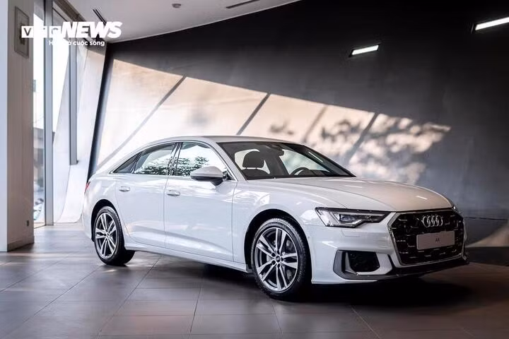 Audi A6 S-Line 40 TFSI mới vừa được ra mắt tại Việt Nam.