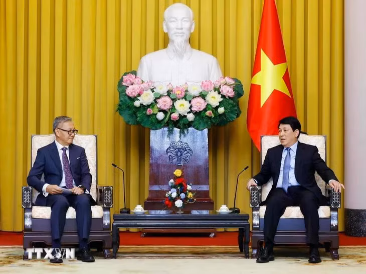 Chủ tịch nước Lương Cường tiếp Bộ trưởng Ngoại giao Lào Thongsavanh Phomvihane. (Ảnh: Lâm Khánh/TTXVN)