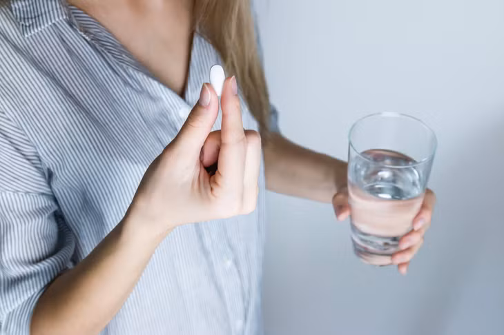 Norovirus chưa có thuốc đặc trị mà chỉ điều trị triệu chứng. Ảnh minh họa: Pexels