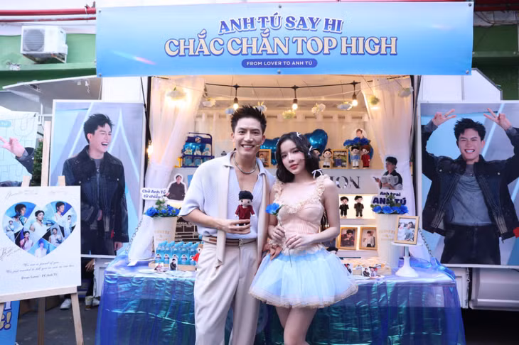 Tại Anh trai say hi, khi Anh Tú chọn bài "Người tình của nắng" để hát với LyLy thay vì các khách mời nữ còn lại, HIEUTHUHAI thẳng thắn nói: "À là Anh Tú thích LyLy". Số đông khán giả bật cười trước sự ngây ngô của rapper vì mối quan hệ tình cảm của Anh Tú - LyLy vốn được xem như hiển nhiên.