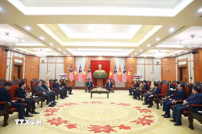 Tổng Bí thư Tô Lâm tiếp Thủ tướng Malaysia Anwar Ibrahim. (Ảnh: Thống Nhất/TTXVN)