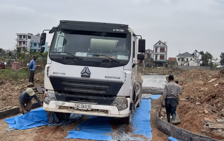 Sau khi bàn giao mặt bằng sạch, Khu tái định cư phường Yên Giang (TX Quảng Yên) đang được nhà thầu thi công đẩy nhanh tiến độ đầu tư các hạng mục...