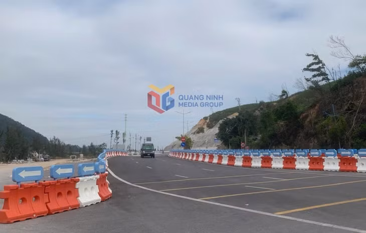Nút giao trên tỉnh lộ 334 đi qua địa bàn huyện Vân Đồn được mở rộng, phân làn.