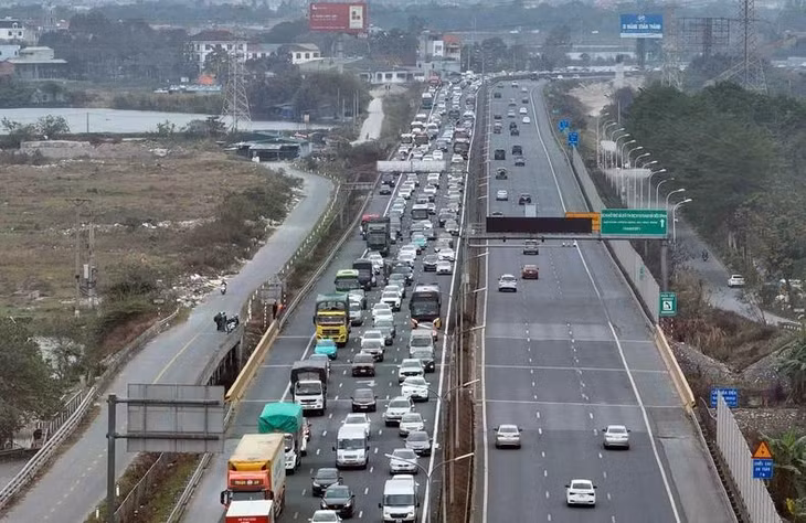 Các phương tiện trở lại Thủ đô ngày 2/2.