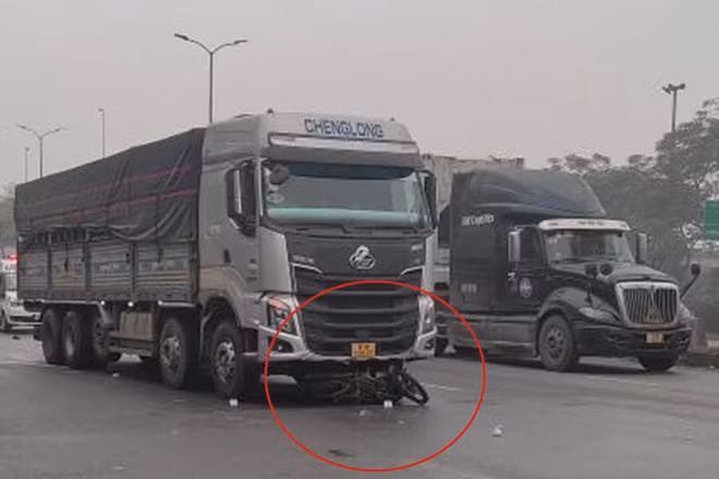 Hiện trường vụ tai nạn khiến 1 người tử vong tại Hà Nội. Ảnh: Thắng Nguyễn