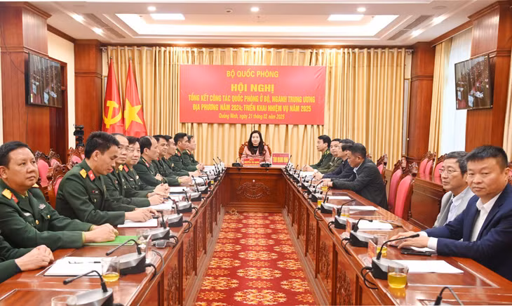 Đồng chí Nguyễn Thị Hạnh, Phó Chủ tịch UBND tỉnh Quảng Ninh chủ trì tại điểm cầu tỉnh Quảng Ninh.