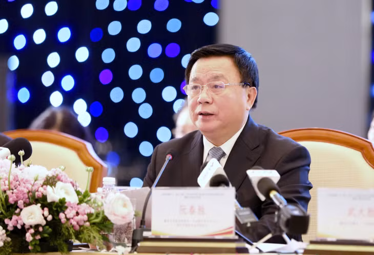 Đồng chí Nguyễn Xuân Thắng, Ủy viên Bộ Chính trị, Giám đốc Học viện Chính trị Quốc gia Hồ Chí Minh, Chủ tịch Hội đồng Lý luận Trung ương phát biểu tại chương trình gặp gỡ.