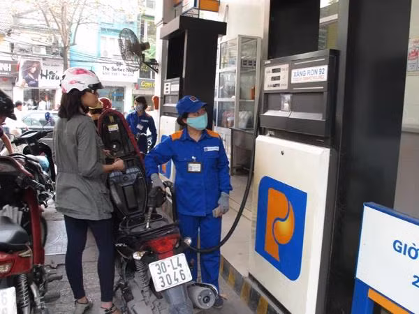 Một điểm bán xăng của Petrolimex tại Hà Nội. (Ảnh: Đức Duy/Vietnam+)