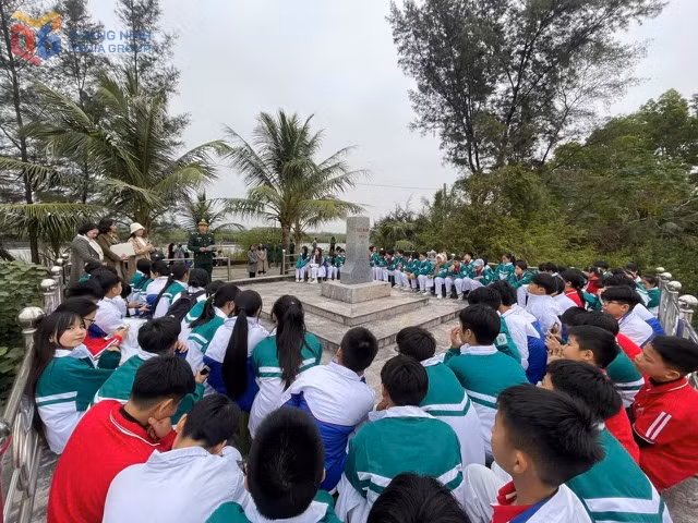 Trường THCS Hải Hoà phối hợp với Đồn Biên phòng Hải Hoà tổ chức ngoại khoá với chủ đề 