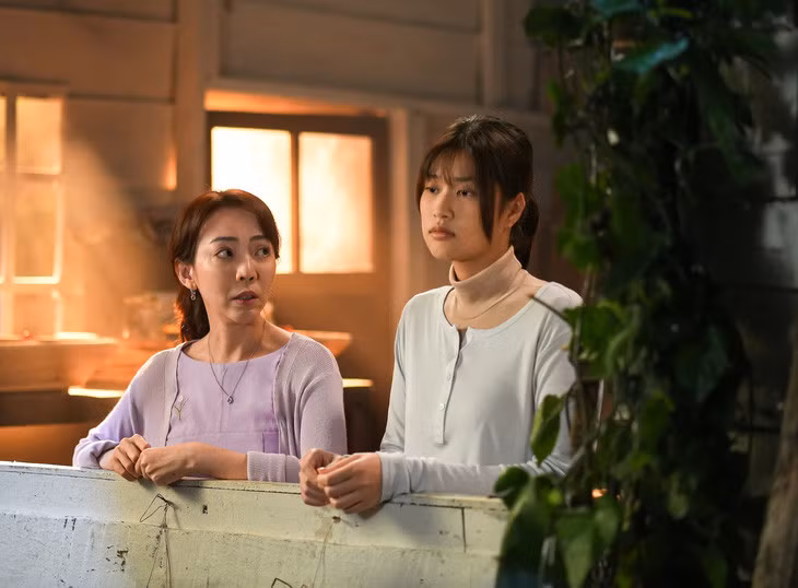 Tuyến về tình chị em "cứu" phim Nụ hôn bạc tỉ trong khi tuyến về tình yêu khá cũ - Ảnh: ĐPCC