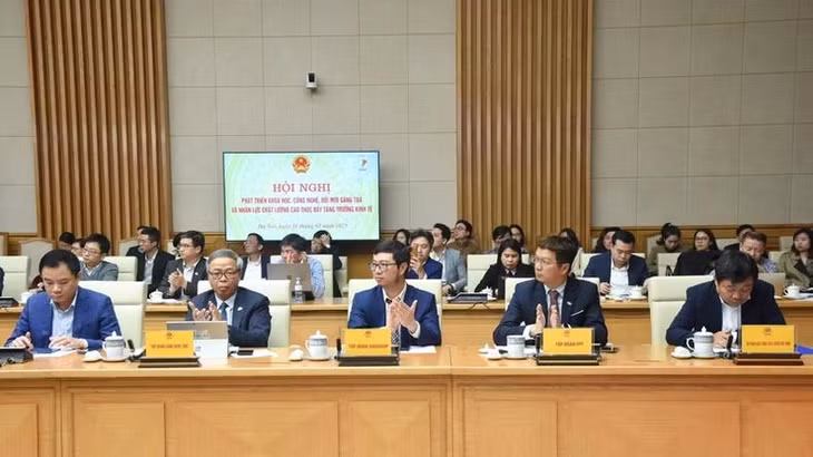 Lãnh đạo các tập đoàn, cơ quan, đơn vị tham dự Hội nghị. (Ảnh: TRẦN HẢI)