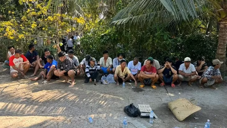 Một số đối tượng đã thừa nhận hành vi đánh bạc bằng hình thức đá gà ăn thua bằng tiền.