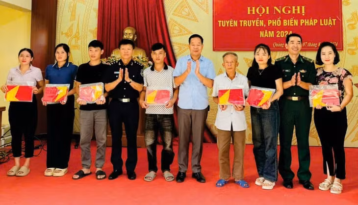Đồn BP Quảng Đức phối hợp tuyên truyền phổ biến pháp luật cho người dân khu vực biên giới