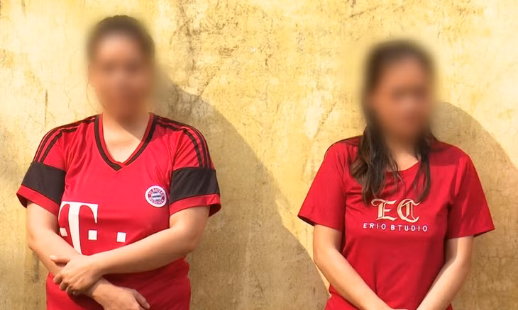 Bé Ba và Ai Sa (từ trái qua phải)