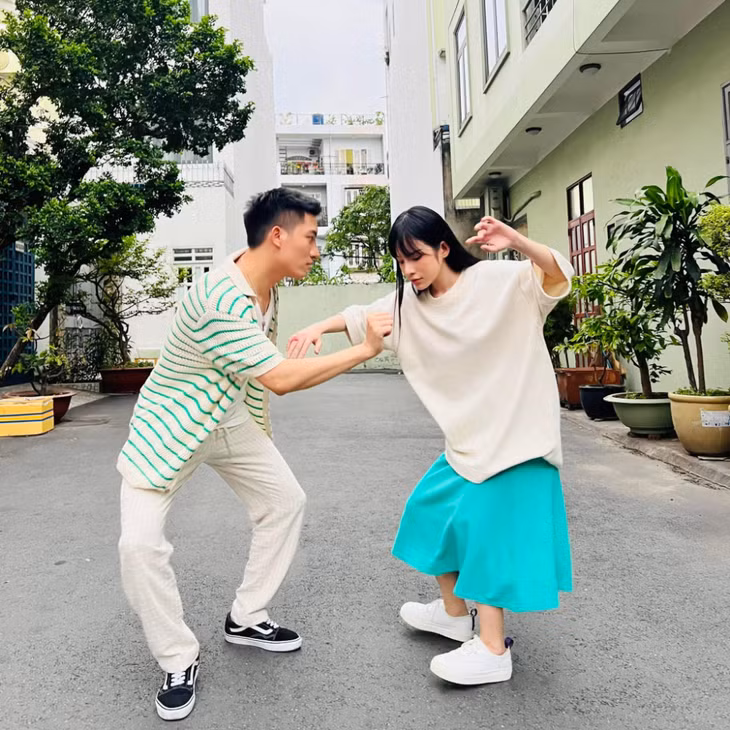 Ở ''Our song Vietnam'', tiết mục của cặp đôi Mai Tiến Dũng - LyLy gây ấn tượng bởi sự ăn ý, những cử chỉ tình tứ. MC Trấn Thành đùa rằng hành động thân mật của cả hai sẽ khiến Mai Tiến Dũng bị “voi cày, ngựa xéo” - ám chỉ Anh Tú “Voi Bản Đôn". Mai Tiến Dũng tiết lộ chính "Voi" đã chỉ anh cách thể hiện cá tính của một chàng trai khi "tán gái”.