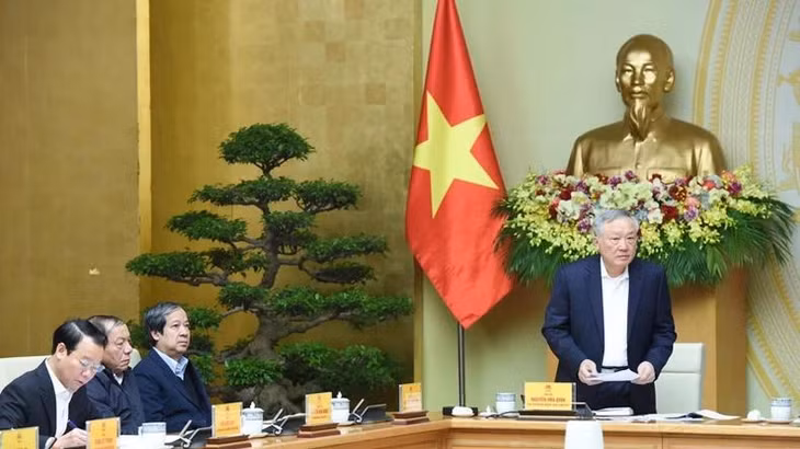 Phó Thủ tướng Thường trực Chính phủ Nguyễn Hòa Bình phát biểu ý kiến tại phiên họp. (Ảnh: TRẦN HẢI)