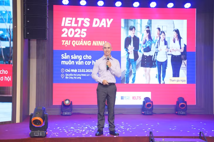 Thầy Alex Seward, Chuyên gia IELTS với 10 năm kinh nghiệm làm việc tại Hội đồng Anh, 15 năm kinh nghiệm giảng dạy, đào tạo IELTS và đánh giá ngôn ngữ đã đem đến những chia sẻ “cực chất” và thiết thực về bài thi nói.